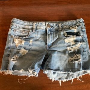American Eagle super low shortie with rips
